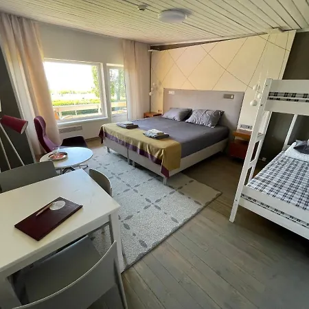 Holiday Center Hotel