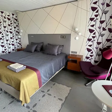 Holiday Center Hotel