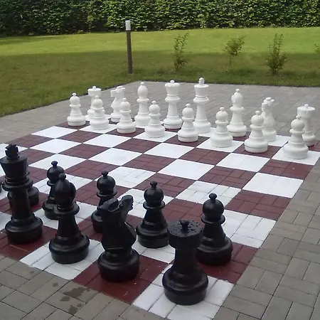 Holiday Center Hotel *